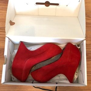 UNIQUE BARLEY USED ALDO HEELS